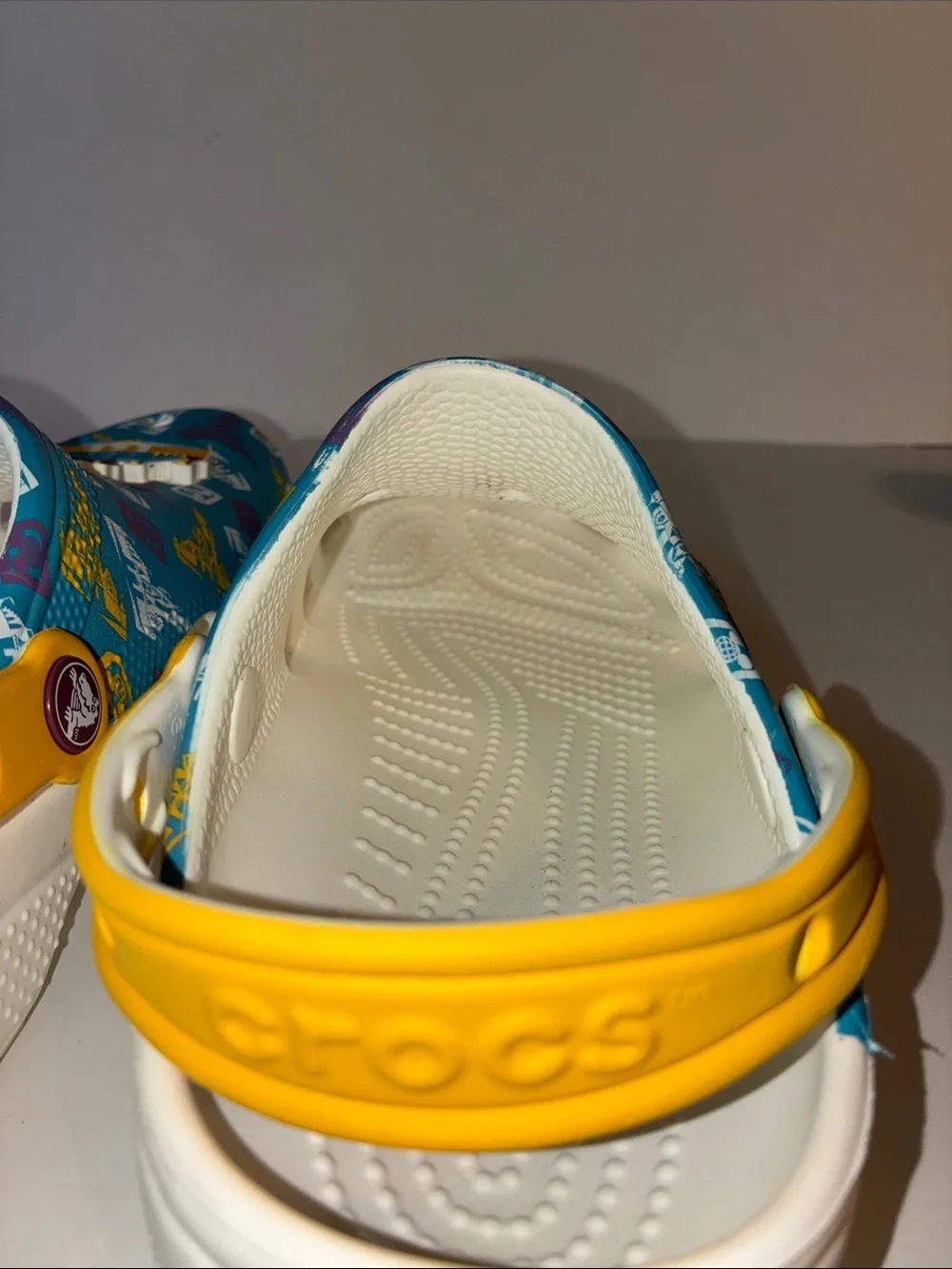 Disney World Cinderella Castle Crocs, Size Women’s 8 / Men’s 6 - Picture 8 of 12
